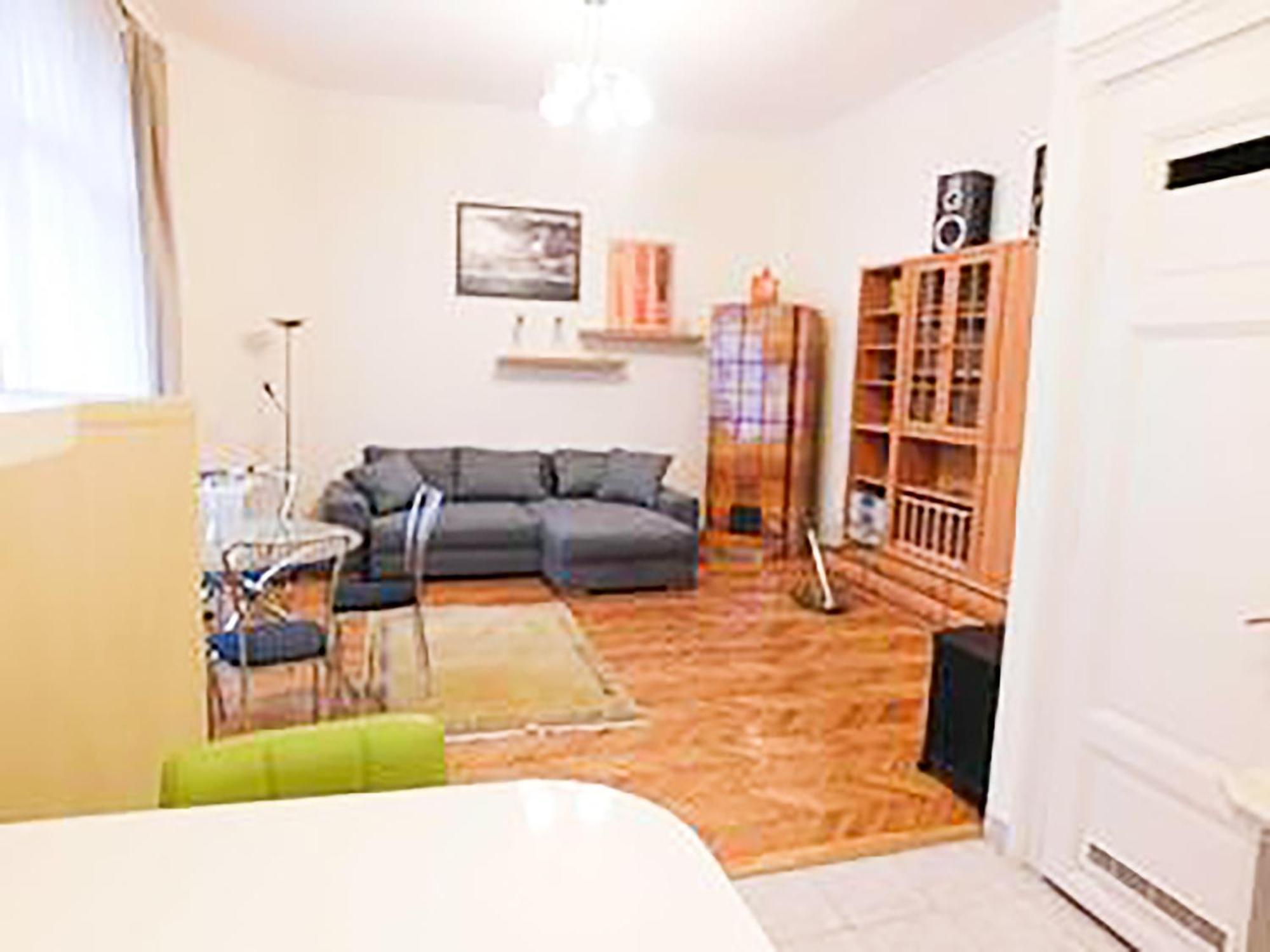 Eye House Apartment